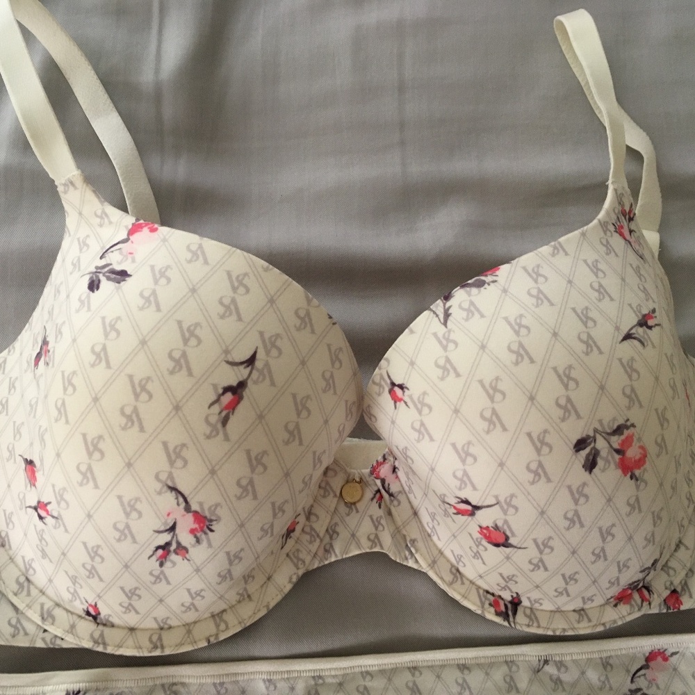 Victoria Secret Set - Picture 2 of 4